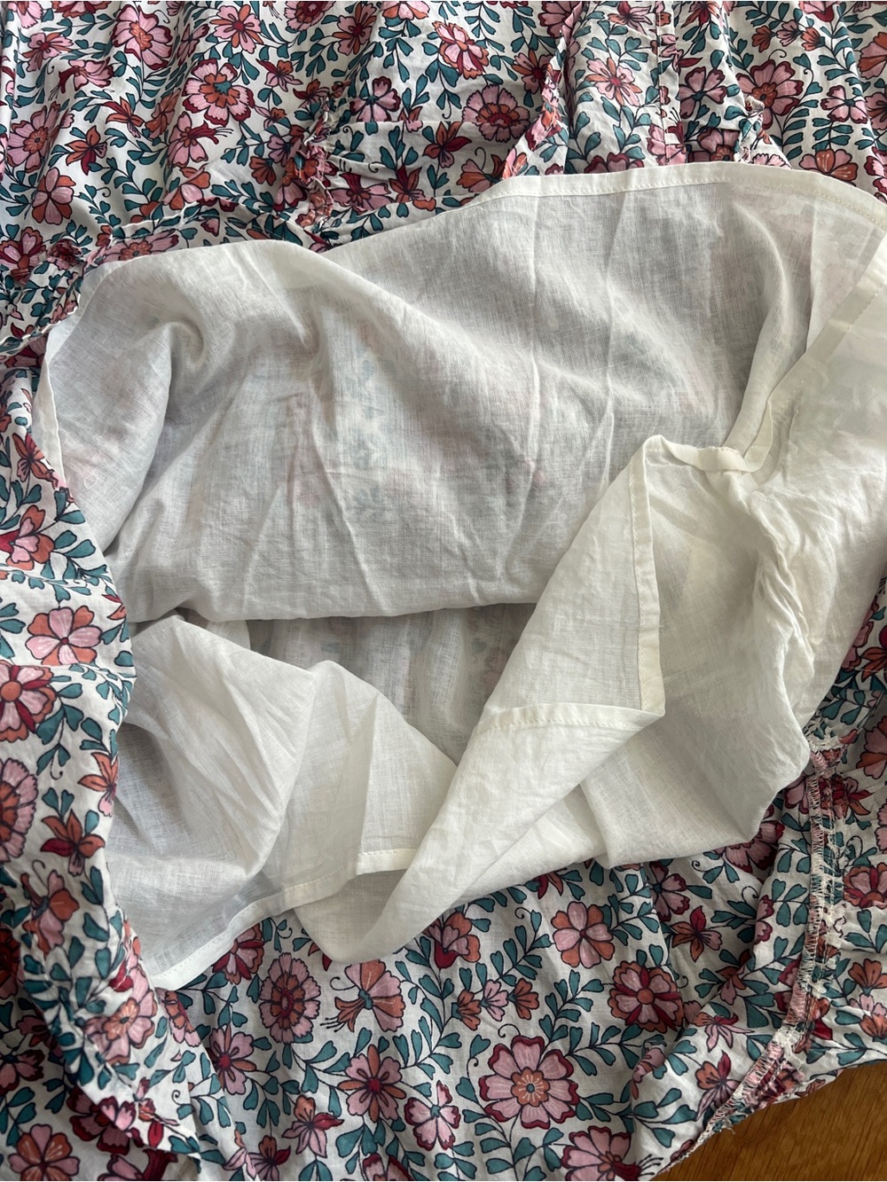 BANJANAN FLORAL BAZAAR DRESS, SIZE L. - Picture 10 of 14